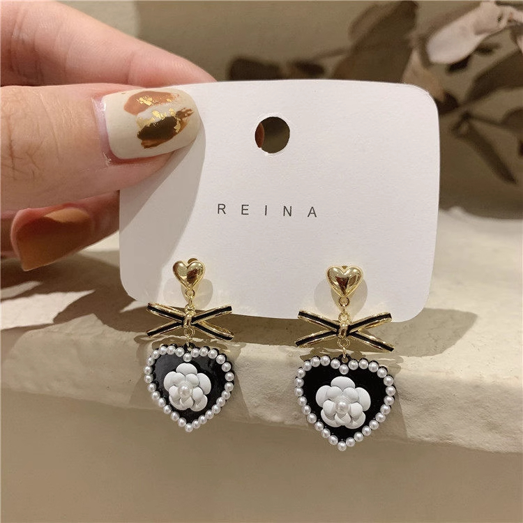 蝴蝶结珍珠爱心耳钉女轻奢小众高级感黑色耳环 - 图1