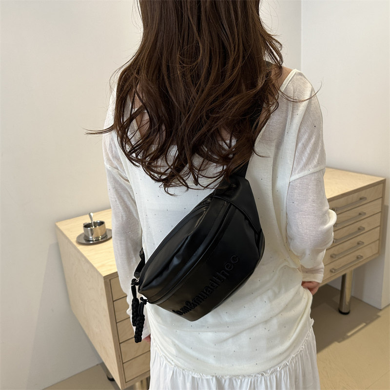 今年流行小众银色包包女式2025新款夏天百搭斜挎胸包时尚手机腰包,淘宝优惠券,粉丝福利购,淘宝优惠卷