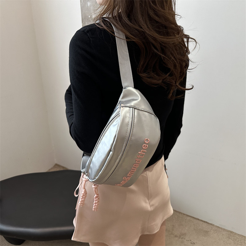 今年流行小众银色包包女式2025新款夏天百搭斜挎胸包时尚手机腰包,淘宝优惠券,粉丝福利购,淘宝优惠卷