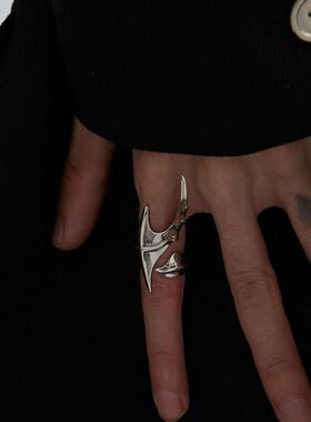 复古做旧异形十字架指环男女盔甲护甲不规则开口设计活扣戒指跨境