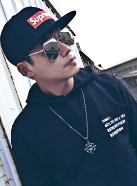 轻奢复古上帝之眼十字架吊坠男士个性潮人钛钢项链嘻哈ins毛衣链