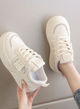 踩屎感厚底板鞋女2025新款秋季皮面透气小白鞋轻便运动学生休闲鞋