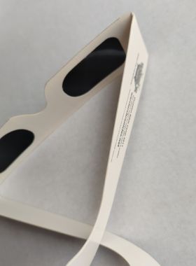 护眼日食眼镜太阳日食眼镜户外便携成人儿童通用观日全食日偏食