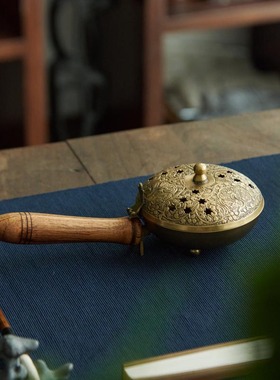 中式风售楼处三角宽口仿古青铜器