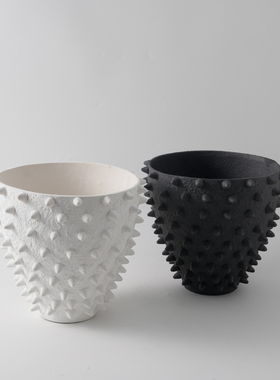 新中式复古黑白陶瓷带刺花瓶花器