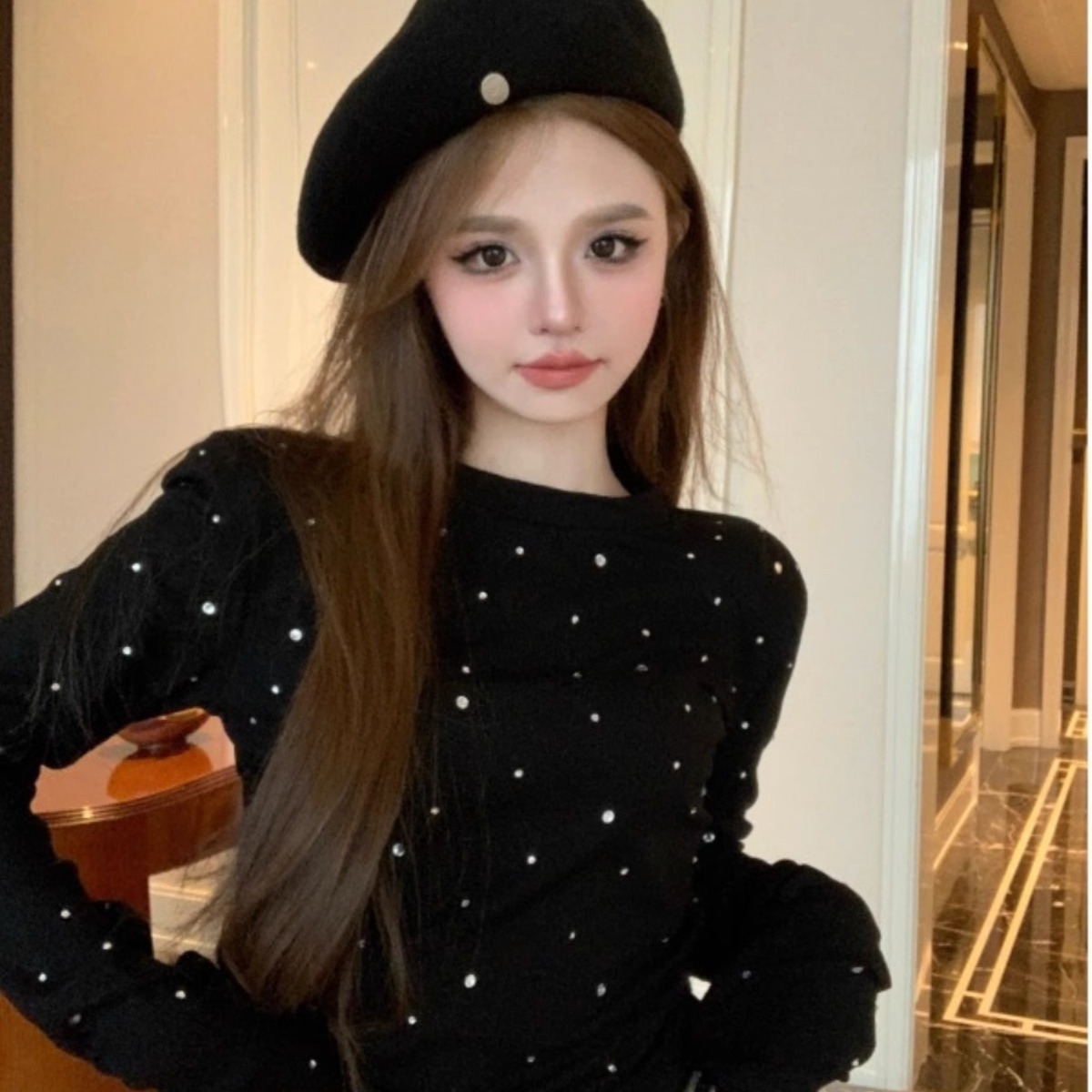 重工烫钻白色打底衫女装秋季高级感长袖T恤圆领修身短款内搭上衣 - 图1