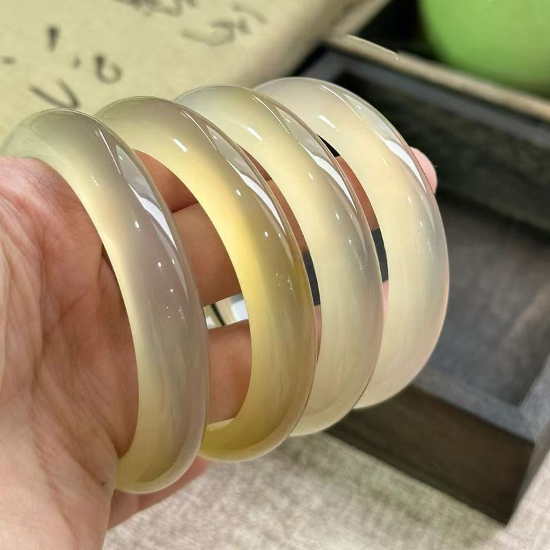 天然猫眼石高冰种香槟金玛瑙平替手镯白月光玉髓手镯浅色扁条镯子 - 图0