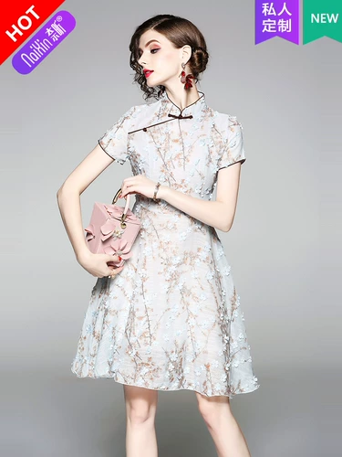 奈昕 Подлинный груз с высоким содержанием 38689 Улучшенные в стиле Cheongsam Трехмерное украшение цветов сладкое литературное и очень высокое платье