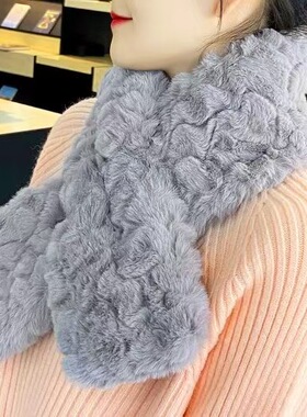 软糯毛绒交叉圣诞压花围巾女秋冬韩版保暖加厚百搭仿獭兔围脖短款