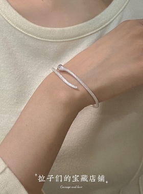 高级感红色灵蛇百搭简约设计赤眼灵蛇可调节手镯高质纹理银色手环