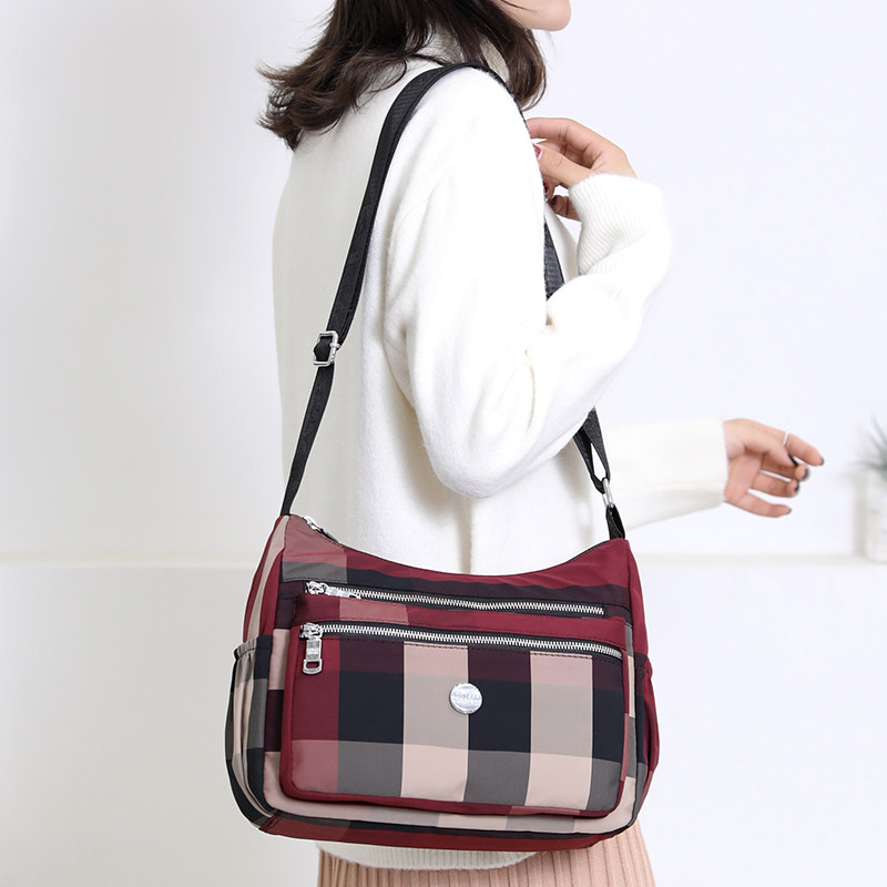 2025新款牛津尼龙女包单肩中老年轻便妈妈包大容量时尚百搭斜挎包,淘宝优惠券,粉丝福利购,淘宝优惠卷