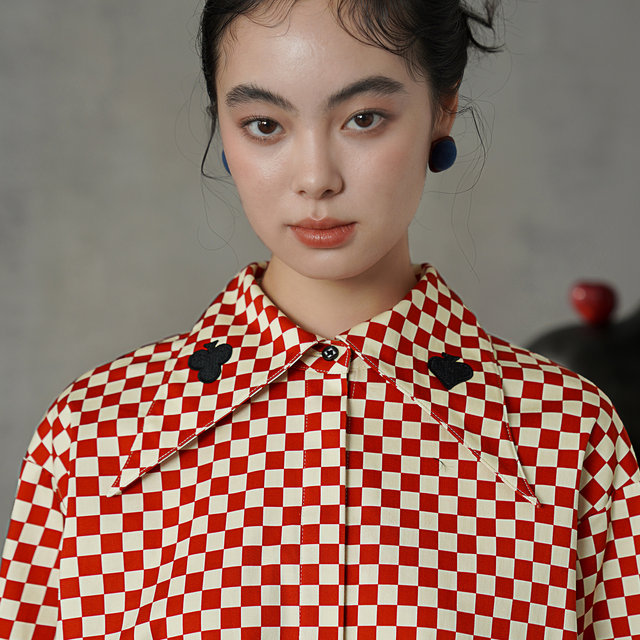 Women's retro plaid embroidery age-reducing shirt