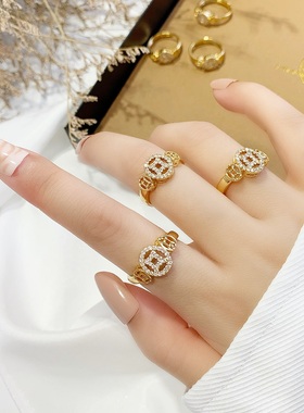 百搭风镶钻钱币镀18k金久戒子