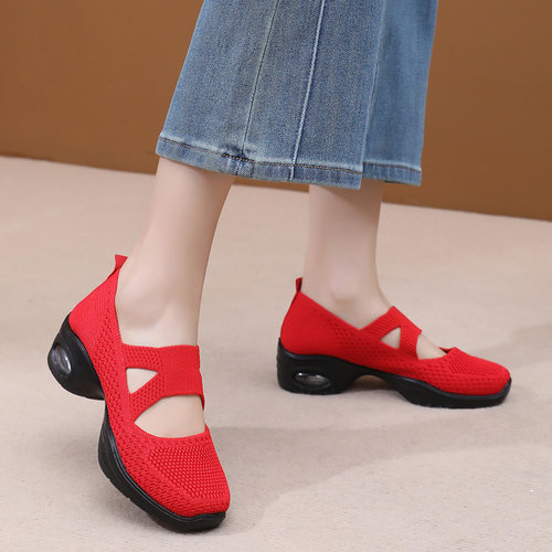 老北京布鞋广场舞蹈鞋网面女士中高跟软底防滑气垫透气轻便舞蹈鞋 - 图2