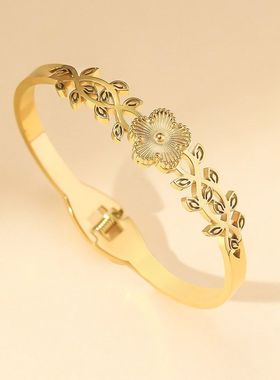 手镯女 新款欧美个性女手环复古风花朵不锈钢手镯跨境五叶草手环
