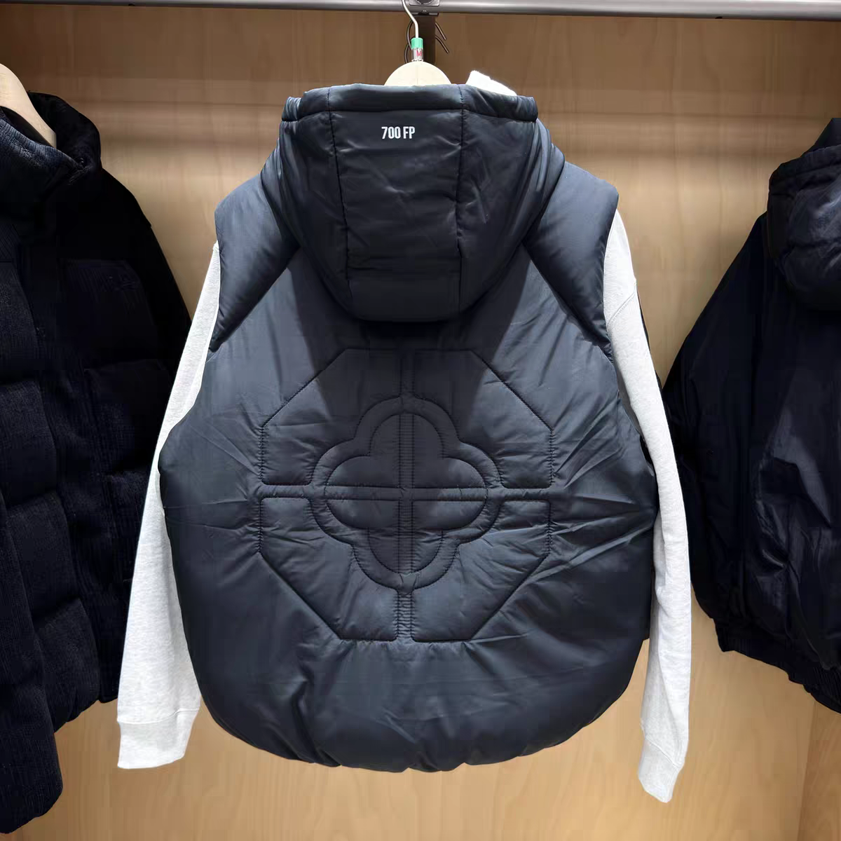 中国李宁2025冬季男女同款运动宽松休闲保暖鸭绒羽绒马甲AMRV051,淘宝优惠券,粉丝福利购,淘宝优惠卷