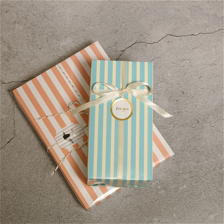 Waterproof laminated book wrapping paper, small fresh gift wrapping paper