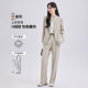 ຊຸດ apricot commuter ທີ່ຫຼາກຫຼາຍສໍາລັບແມ່ຍິງ