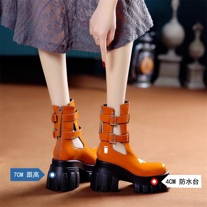品牌鞋设计感罗马凉鞋女2024春夏新款皮带扣粗跟高跟漆皮镂空凉靴