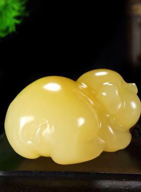 天然玉石黄玉发财猪手把件原石原色磨砂手感招米大气可摆可盘装饰