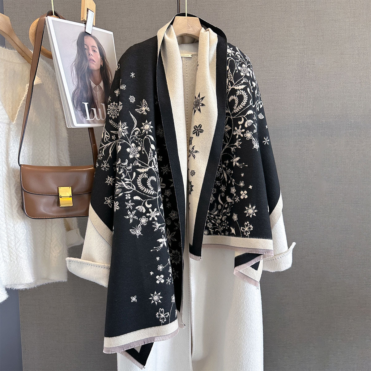 披肩围巾两用女冬季外搭2025新款植物花卉时尚仿羊绒加厚送礼围脖,淘宝优惠券,粉丝福利购,淘宝优惠卷