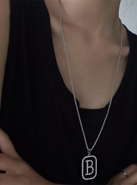 字母钛钢项链女嘻哈轻奢小众高级感毛衣链男银色不掉色卫衣情侣链