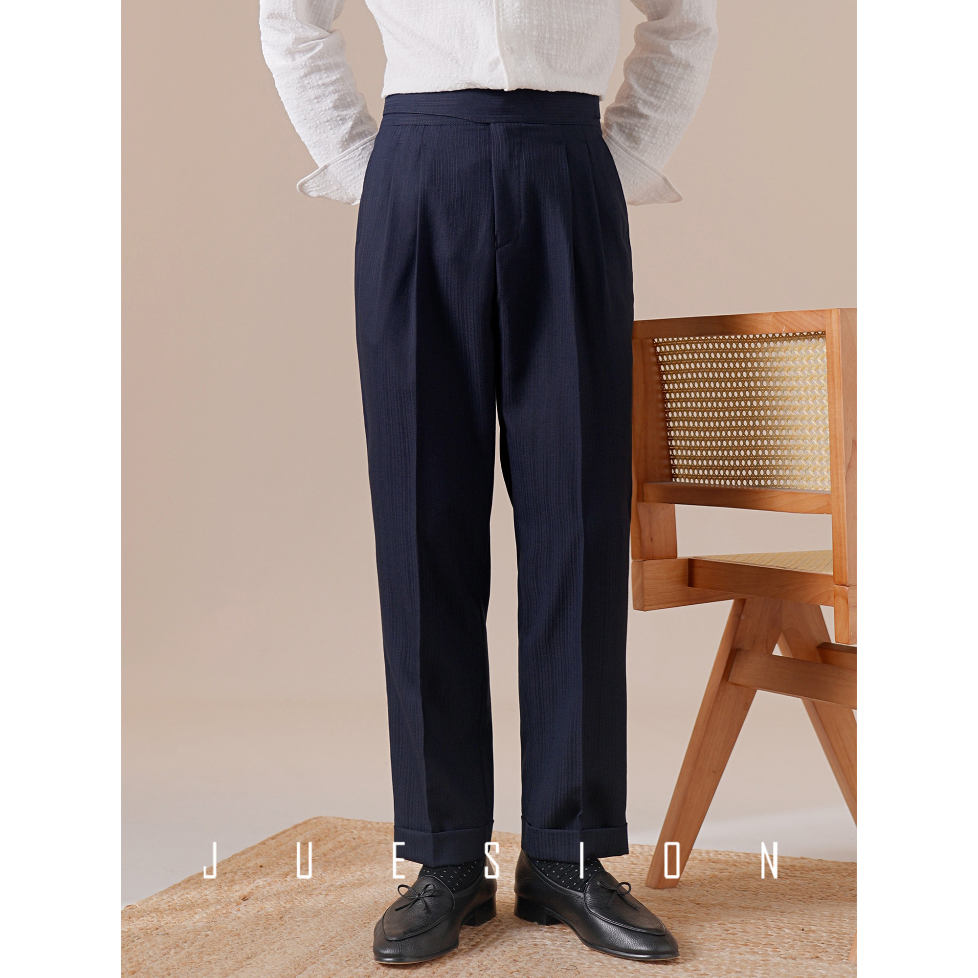 Textured casual gorget trousers