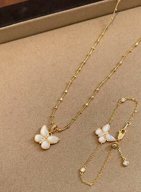 新款白贝母蝴蝶金色吊坠锁骨链轻奢小众高级感女友情人节生日礼物