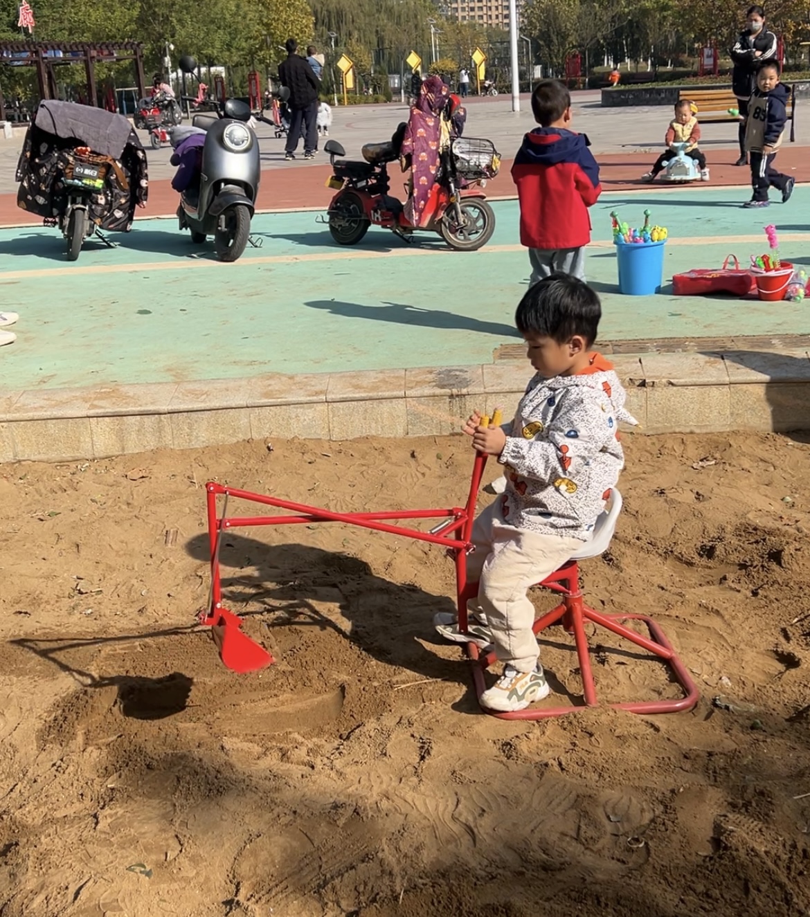 儿童挖掘机挖沙挖土车4-18岁幼儿园玩具游乐场挖掘机可旋转360度 - 图0