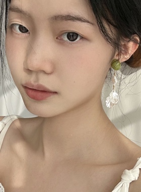 原创昭和复古风白色耳钉