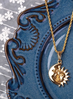 时尚项链月亮拥抱依偎太阳吊坠钛钢镀18K金不掉色百搭精致玫瑰金