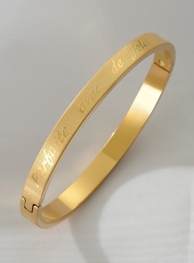 新款钛钢手镯创意简约腐蚀祝福语图案卡扣情侣手环不锈钢饰品