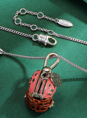 粉色橄榄球头盔吊坠项链字母挂坠