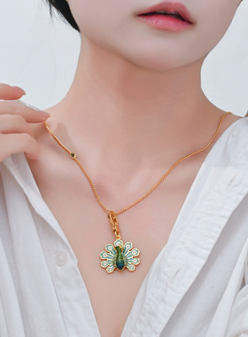 珐琅釉镶钻绿色开屏孔雀吊坠项链