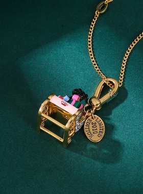 珐琅彩雪橇车小狗吊坠项链挂挂坠