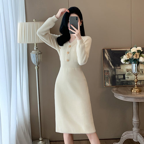 配大衣的针织连衣裙女秋冬高级感法式名媛风收腰内搭毛衣打底裙子 - 图0