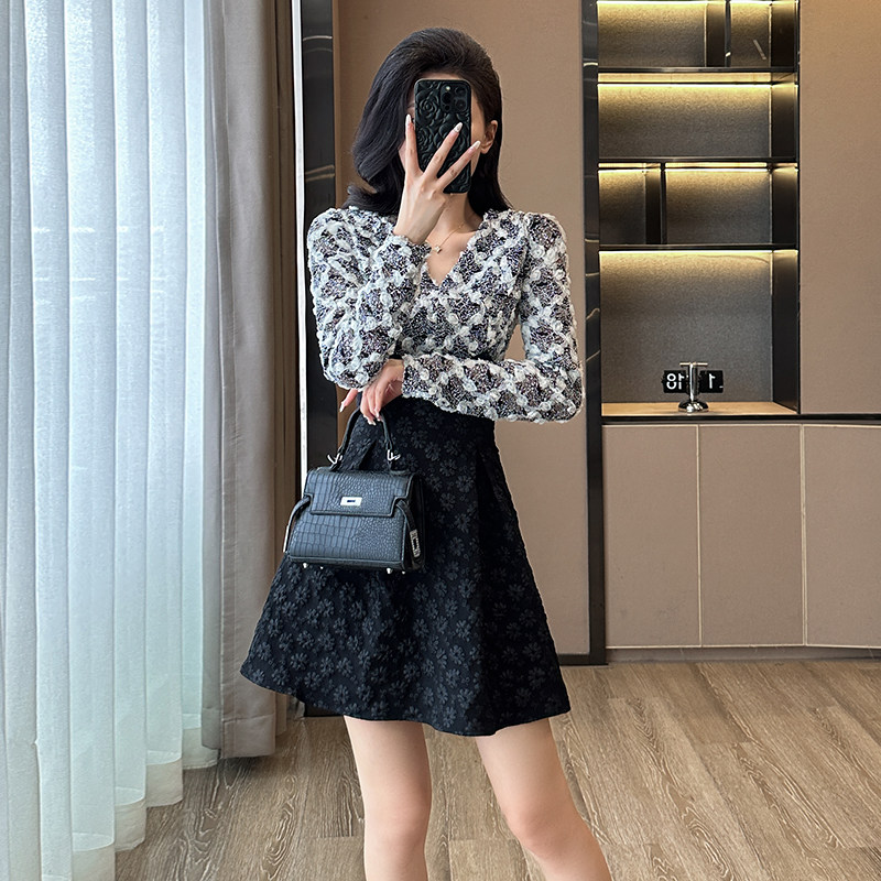 法式复古小香风V领碎花拼接气质连衣裙女秋季高腰显瘦小个子A字裙,淘宝优惠券,粉丝福利购,淘宝优惠卷