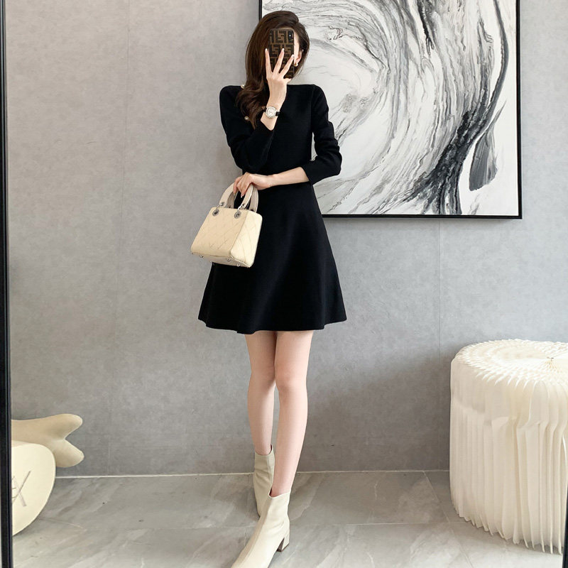 法式复古针织连衣裙2025春秋新款女装赫本风别致内搭长袖小黑裙子,淘宝优惠券,粉丝福利购,淘宝优惠卷