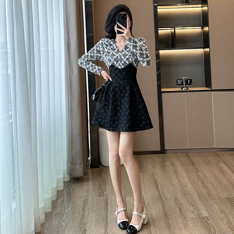 法式复古小香风V领碎花拼接气质连衣裙女秋季高腰显瘦小个子A字裙,淘宝优惠券,粉丝福利购,淘宝优惠卷