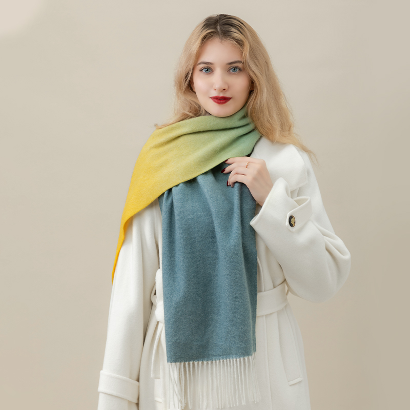 CORGI柯基2024新款秋冬女款时尚百搭渐变黄绿羊绒围巾