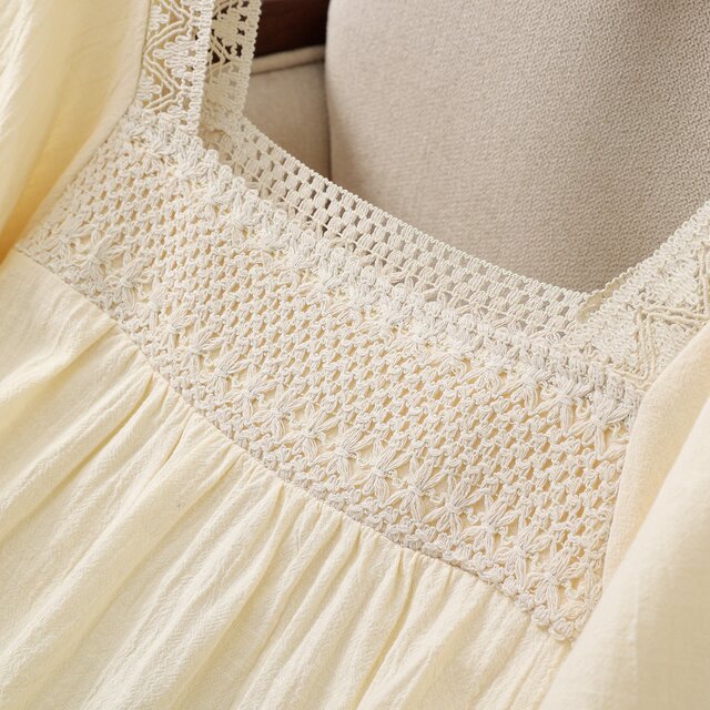 ຜ້າແພ lace ວ່າງຂະຫນາດໃຫຍ່ເປັນຮູເທິງຄໍສີ່ຫຼ່ຽມມົນ