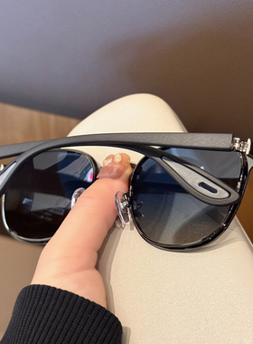 灰色偏光防紫外线显脸小太阳镜