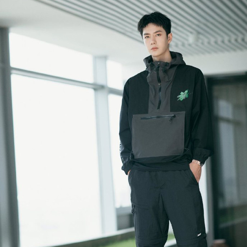 王一博街舞同款黑豹上衣衣服hiphop撞色冲锋衣宽松连帽工装外套潮