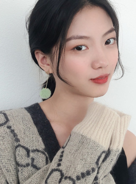 毛球秋冬季耳环女2023新款潮适合冬天的气质耳钉长款耳坠百搭耳饰