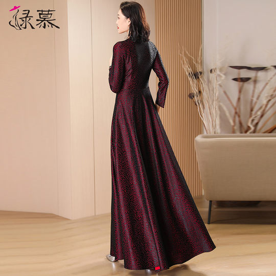 酒红色连衣裙2025春秋装新款长袖气质优雅减龄收腰超长裙大摆裙