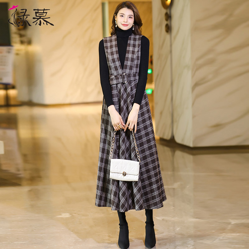 2025春秋新款咖色格子通勤无袖背心连衣裙女气质修身显身材毛呢裙