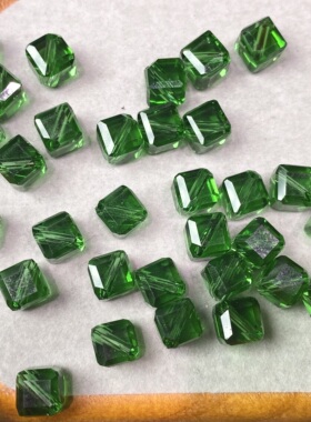 斜孔祖母绿水晶方糖刻面散珠
