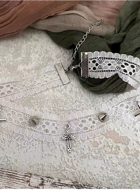 在逃公主甜酷辣妹蕾丝项圈女纯欲性感白色十字架锁骨链轻奢颈链