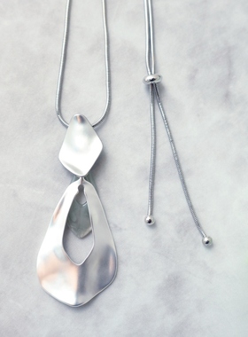 Tiaclasse金属框时尚高雅项链女ONWARD