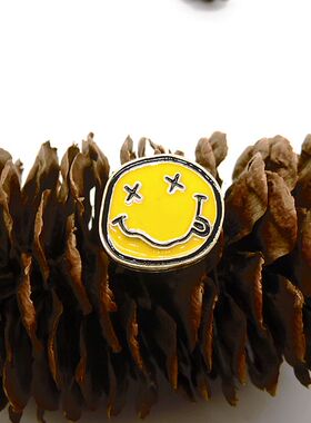 滴油笑脸领针 合金珐琅卡通风格防走光徽章外套大衣服饰配件别针